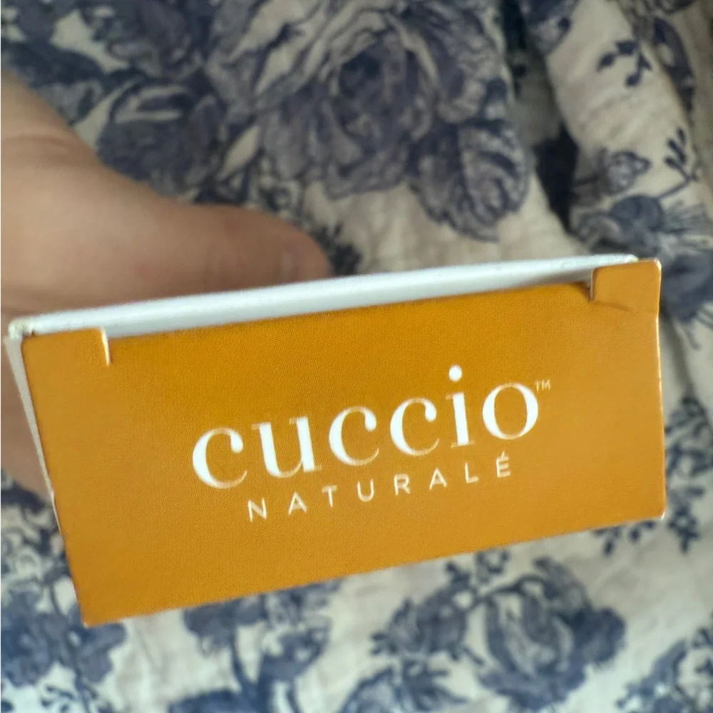 💙 4/$20 cuccio Milk & Honey Revitalizing roll-on cuticle oil